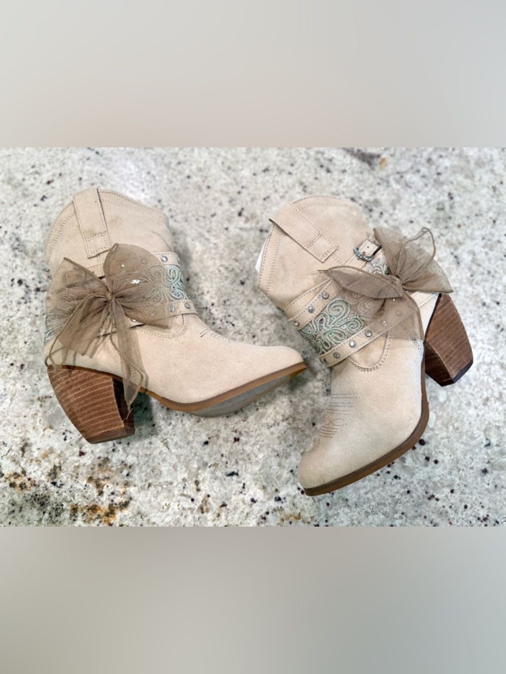 Not Rated Brand Beige Boots with Embroidered Green Accents "NEW" - Picture 10 of 15